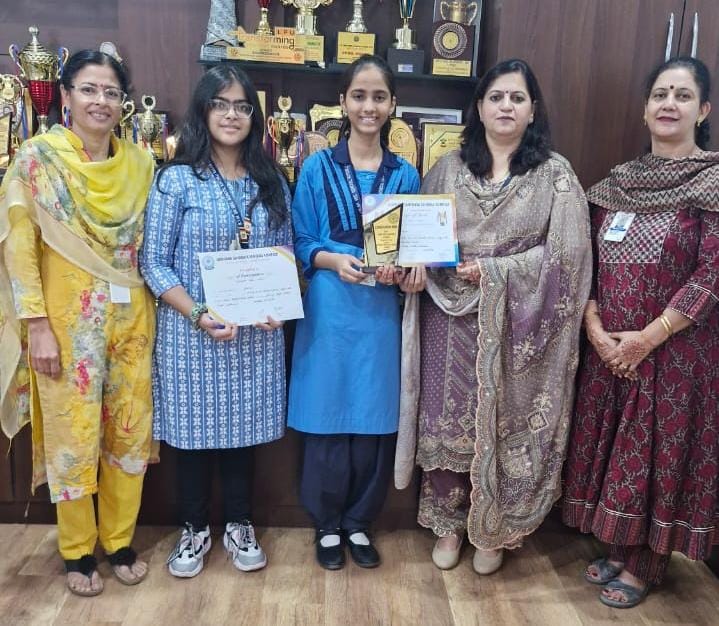 ​Saanvi from BVM Kitchlu Nagar ,Ludhiana emerged Successful in LSSC Hindi Declamation Contest